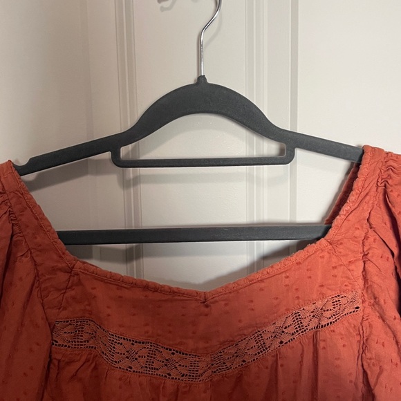 Old Navy Lace detail Terracotta Button-Up Blouse
Blouse Swiss dots plus size xxl - Picture 8 of 8